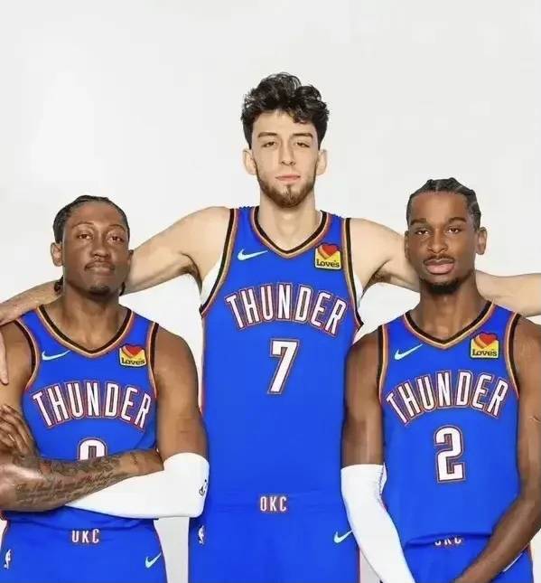 佛罗伦萨连续8场不胜，赛后哲科拿着扩音器与球迷沟通（佛罗伦萨陷入八场不胜，哲科赛后用扩音器与球迷对话）