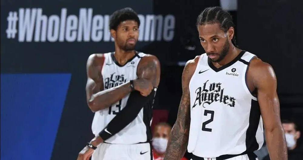 美媒：海兰德遭遇右膝挫伤，本场比赛将不会回归（美媒报道：海兰德右膝挫伤，本场确定不再出场）