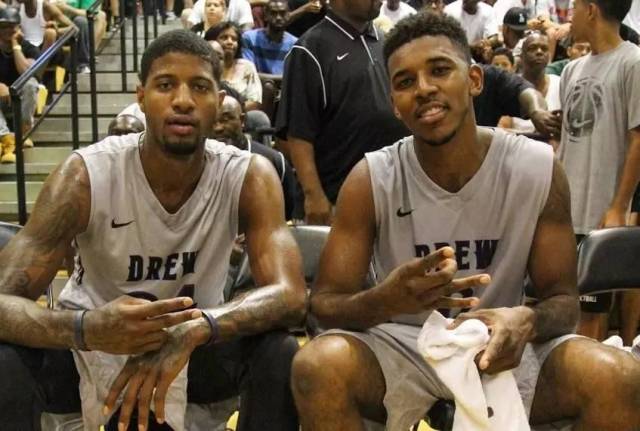 凯恩73场德甲比赛进75球，比同期进球数第二的吉拉西多21球（凯恩德甲73场75球，同期进球数领先吉拉西21球）