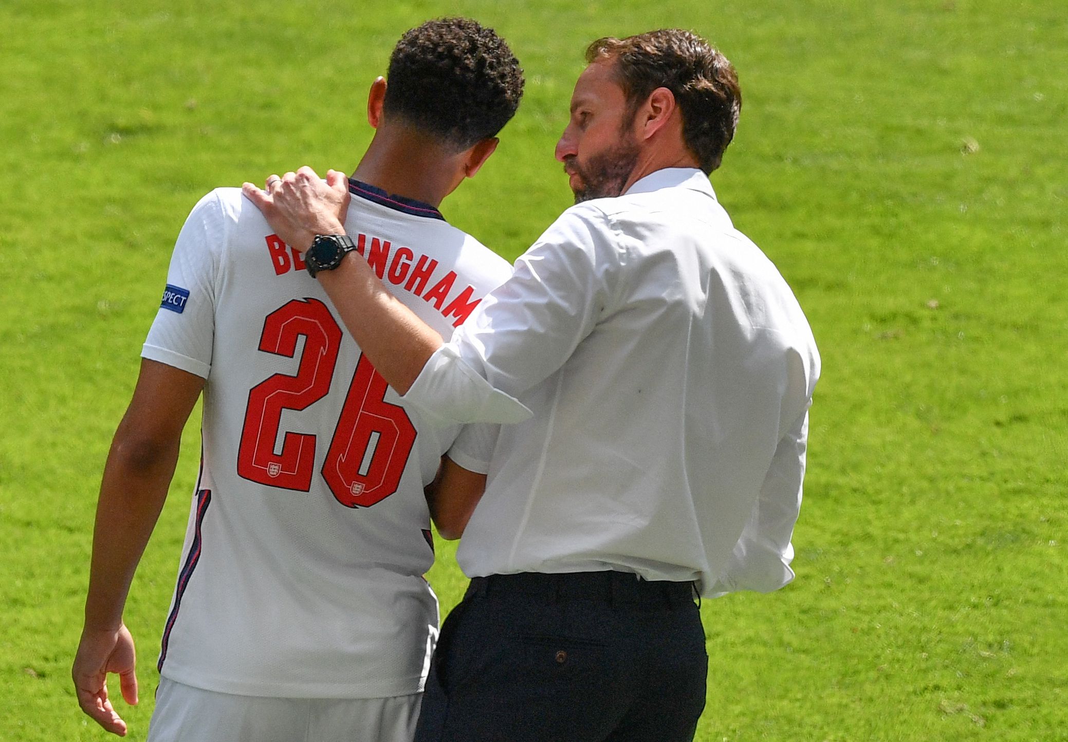 别把跑车当坦克！莱奥转型中锋，是补了短板却废了武功？（别让跑车去撞线！莱奥转中锋，补短还是削长？）