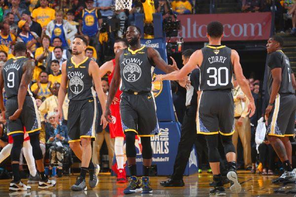 NBA球员专访：詹姆斯谈季后赛目标,（NBA独家专访：詹姆斯畅谈季后赛目标）