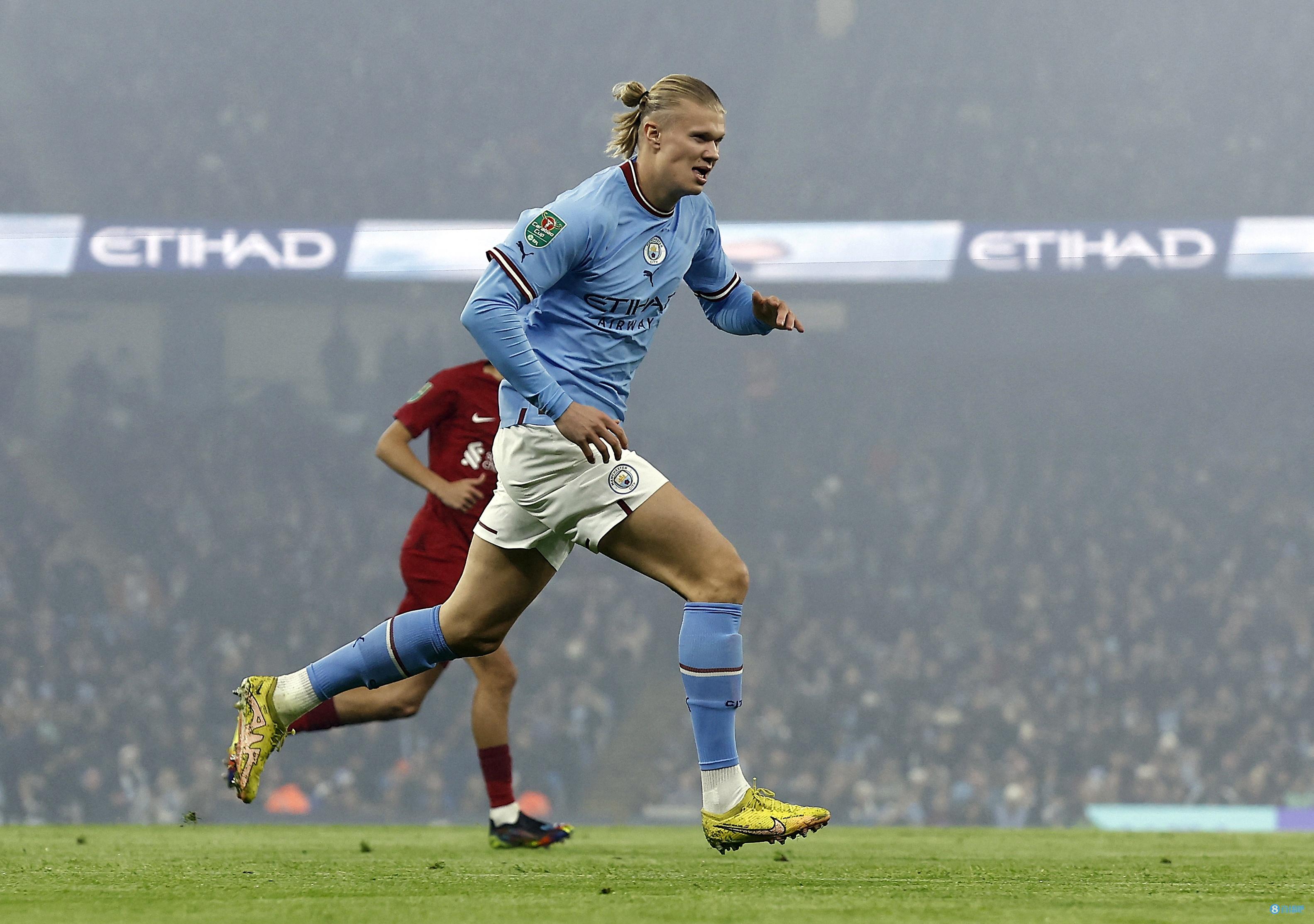 巴萨4人面临黄牌停赛风险：卡萨多、德容、费尔明和亚马尔（巴萨四将接近停赛边缘：卡萨多、德容、费尔明与亚马尔均差一黄）