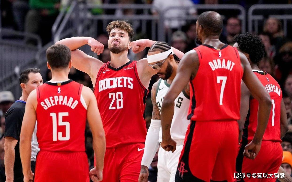 官方：法兰克福后卫鲍姆在赛季首秀中膝盖内侧副韧带受伤（法兰克福官方：后卫鲍姆在赛季首秀中不慎伤到膝部内侧副韧带）