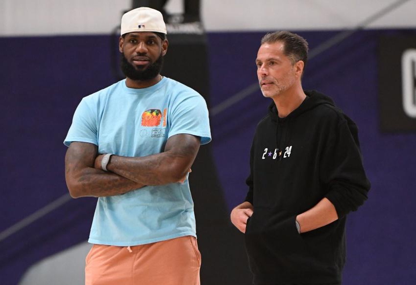 每体：阿劳霍今天飞往特拉维夫，开启文化之旅调整身心（每体：阿劳霍今日飞赴特拉维夫，展开文化行程以调适身心）