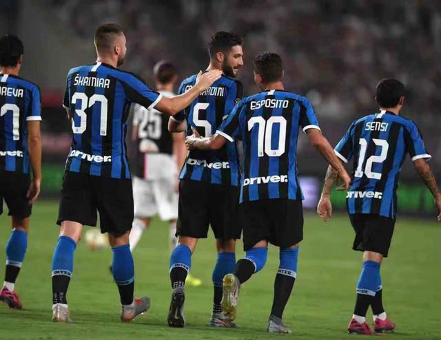 高诗岩跟克里斯连着两场视觉冲击力非常炸裂的配合，看着太爽了（高诗岩与克里斯连续两场上演炸裂连线，爽度拉满）