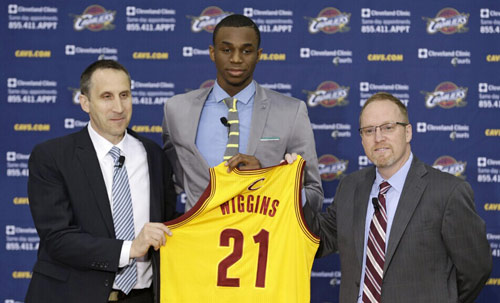 真巧，2025赛季J联赛与K联赛最佳教练均是中超前主帅（2025赛季J联赛与K联赛最佳教练不约而同皆为前中超主帅）