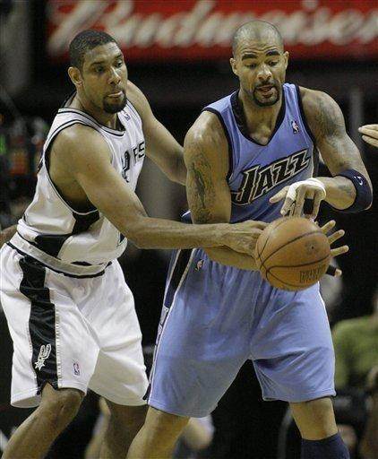 步行者官方：我们已与马修斯完成签约，裁掉罗宾逊·厄尔（步行者官宣签约马修斯并裁掉罗宾逊·厄尔）