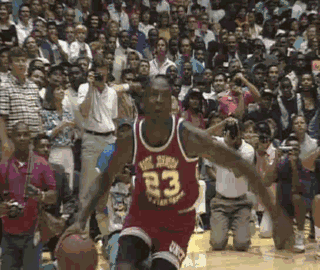 不理想！班凯罗半场6中2拿到7分2断 正负值-5（班凯罗半场低迷：6投2中仅7分2抢断，正负值-5）